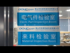 벽은 가스 보일러를 매달았습니다